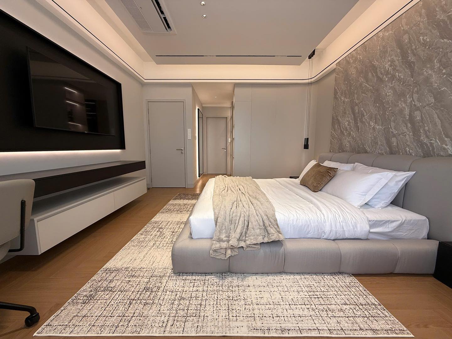 Tophouse riverside new 100%