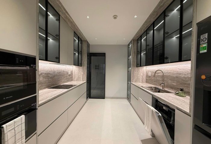 Tophouse riverside new 100%