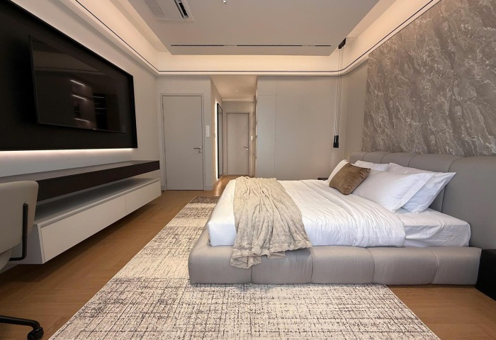 Tophouse riverside new 100%